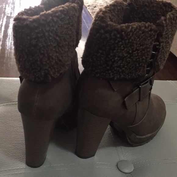 Booty - Picture 3 of 3